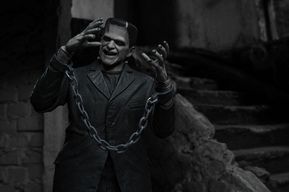 Universal Monsters Action Figure Ultimate Frankenstein's Monster (Black & White) 18 cm