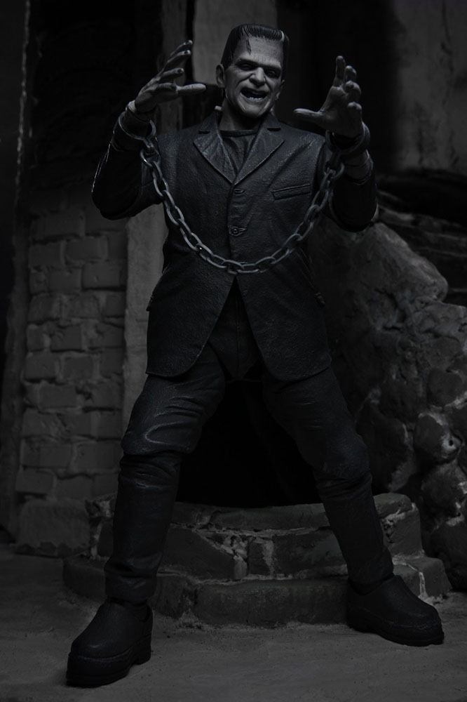 Universal Monsters Action Figure Ultimate Frankenstein's Monster (Black & White) 18 cm