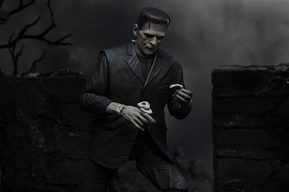 Universal Monsters Action Figure Ultimate Frankenstein's Monster (Black & White) 18 cm