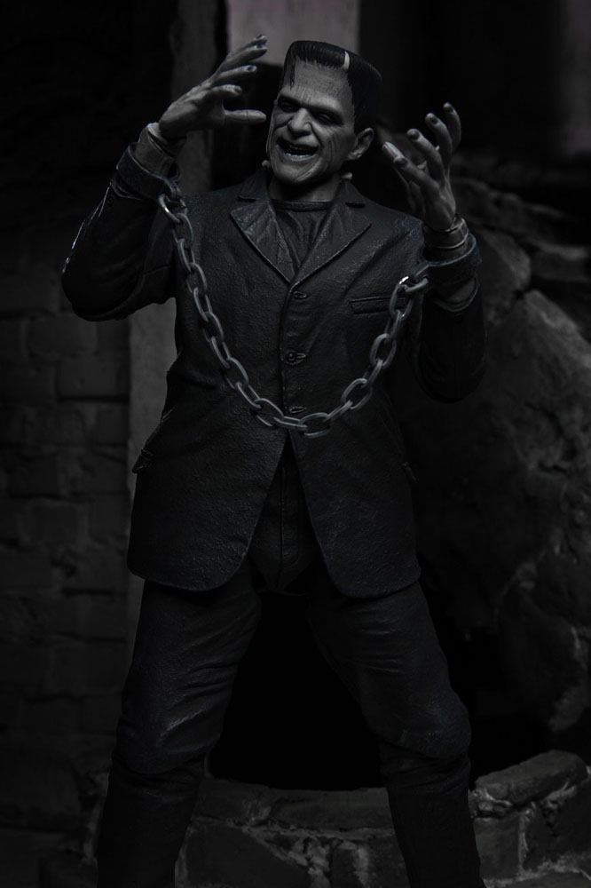 Universal Monsters Action Figure Ultimate Frankenstein's Monster (Black & White) 18 cm