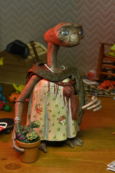 E.T. the Extra-Terrestrial: 40th Anniversary - Ultimate Dress-Up E.T. 7 inch Action Figure
