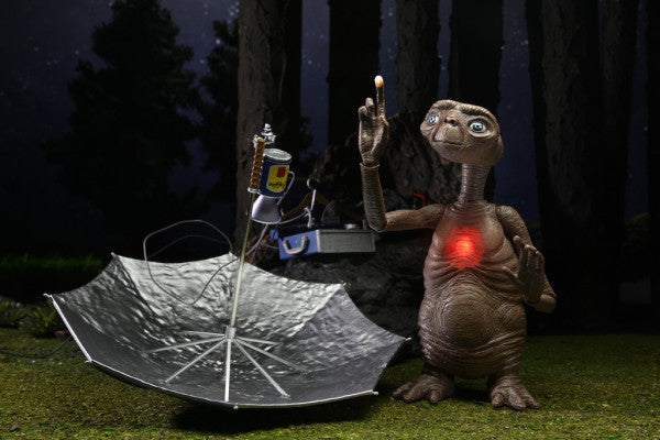 E.T. the Extra-Terrestrial: 40th Anniversary - Ultimate Deluxe E.T. 7 inch Action Figure